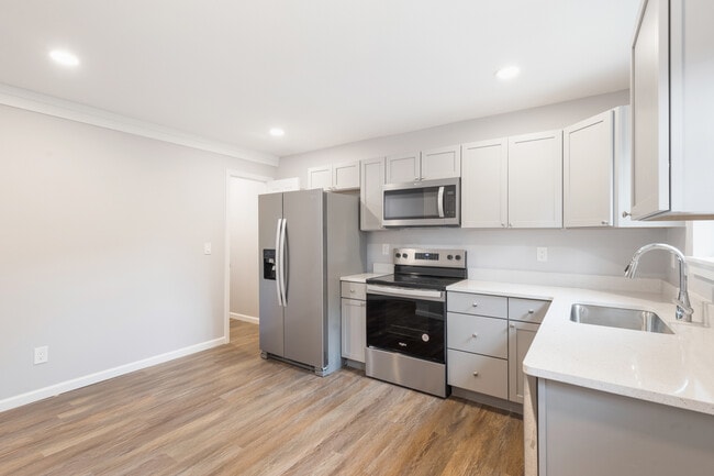 Building Photo - 6900 Seaver Dr NW