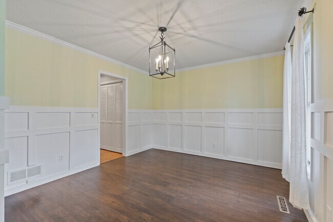 Building Photo - 4690 Lindbergh Dr