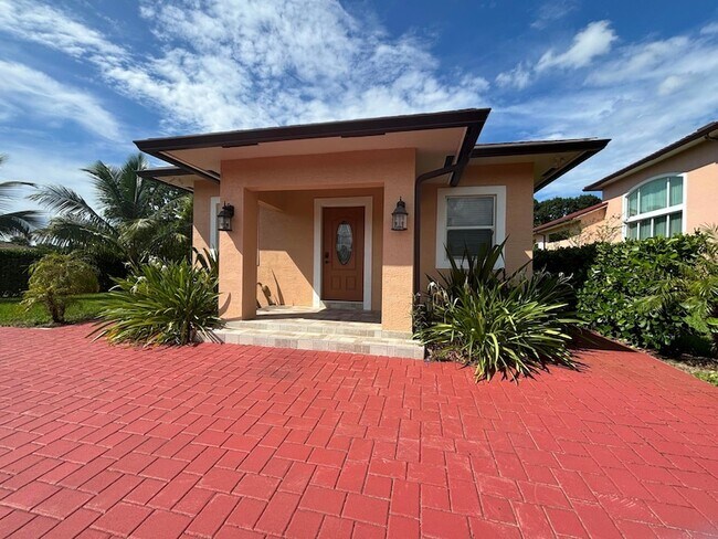 Building Photo - 4649 Lillian Ave