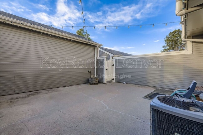 Building Photo - 6930 E Briarwood Dr