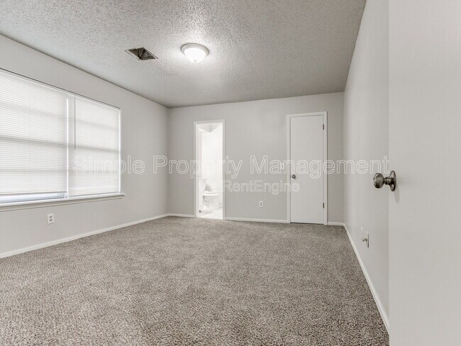 Building Photo - 8508 Candlewood Dr
