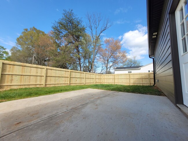 Building Photo - 1214 Pearl St