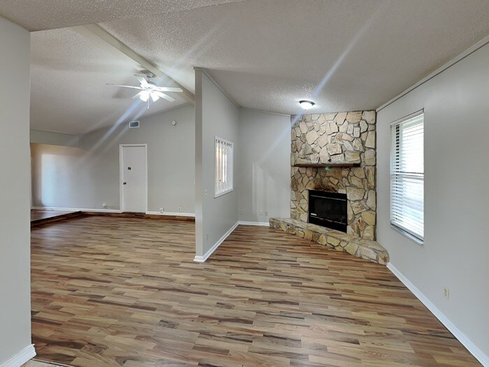 Building Photo - 6235 Cranberry Ln E