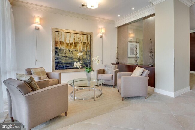 Lobby - 2451 Midtown Ave