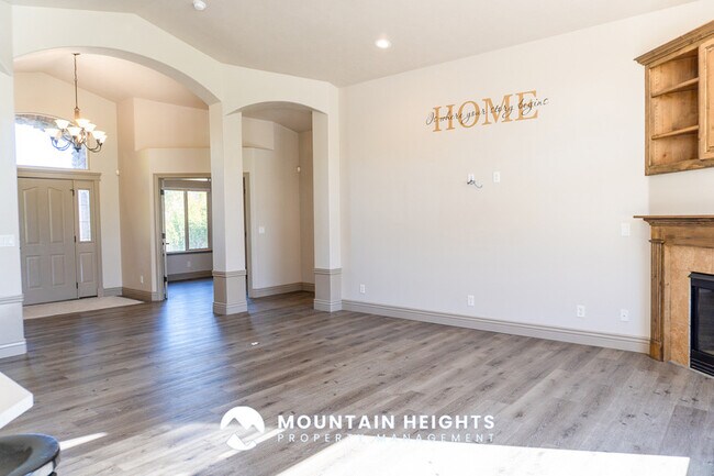 Building Photo - 4071 S Sandpiper Ln