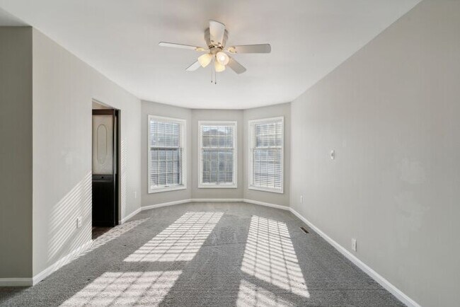 Building Photo - 48030 Mayflower Dr
