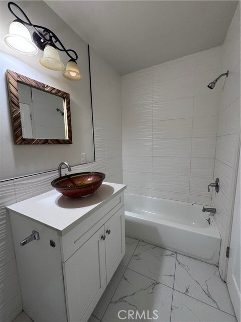 Building Photo - 875 W 41st Dr