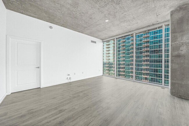 Building Photo - 5925 Almeda Rd