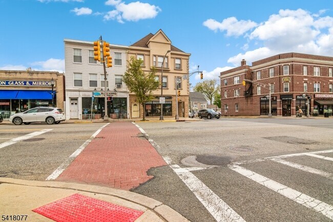 Building Photo - 660 Bloomfield Ave