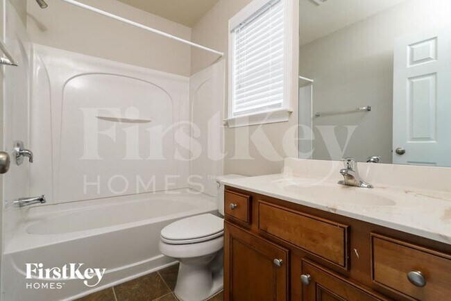 Building Photo - 3310 Castleberry Village Cir