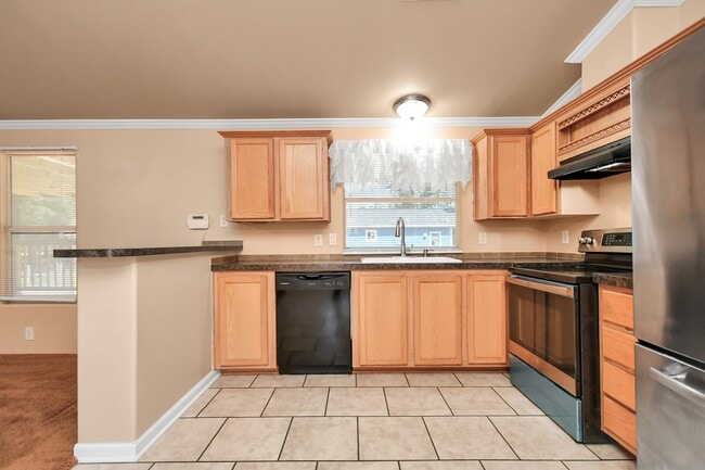 Building Photo - 111 Maple Ln