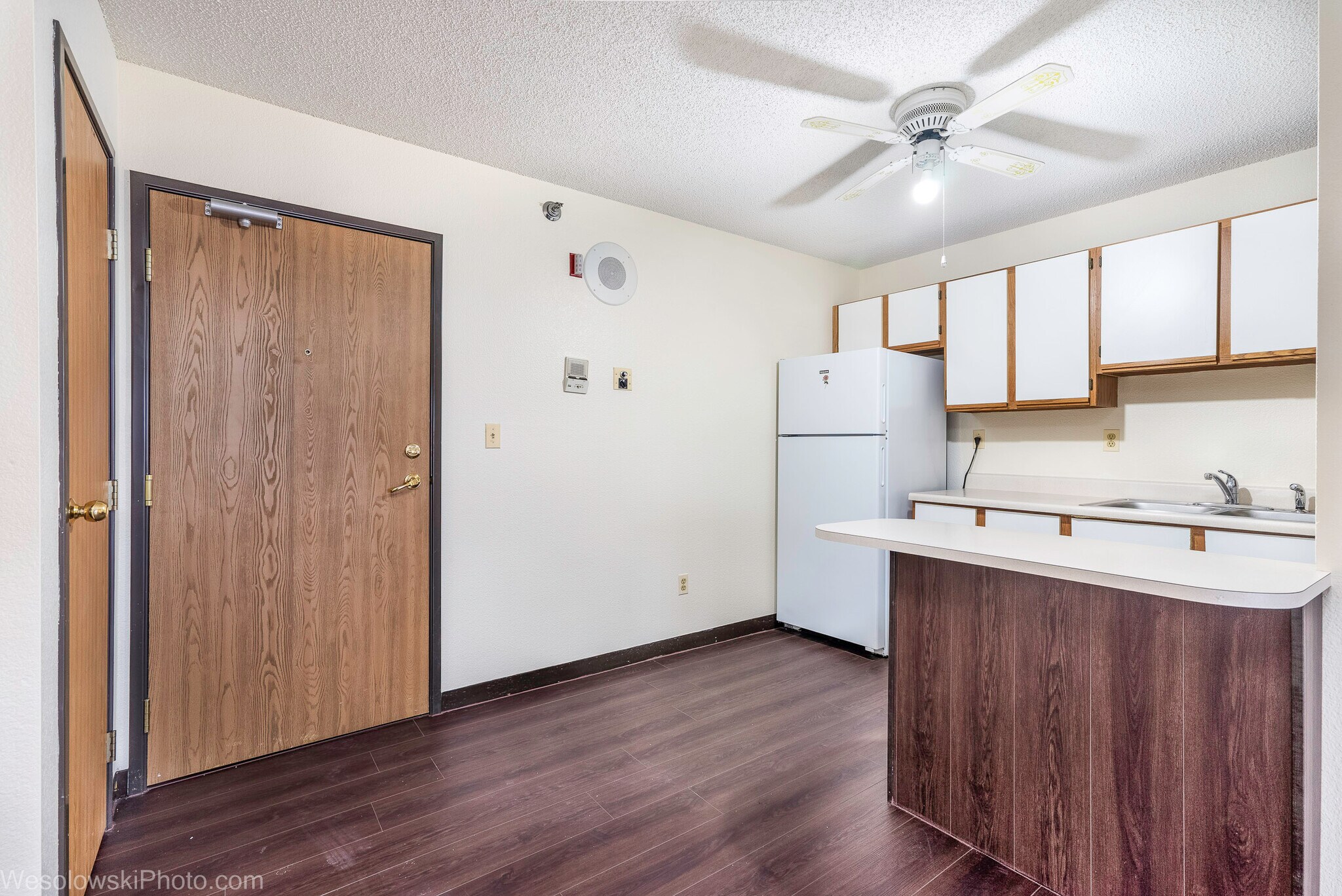 Kitchen - 3305 Sunset Ave