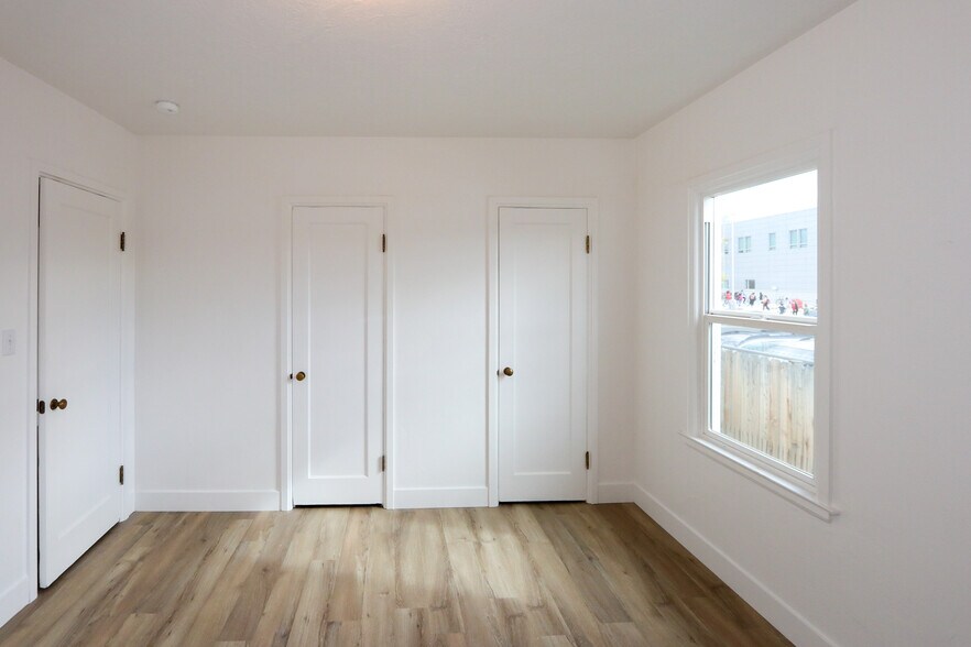 Building Photo - 1058 S Roberta St