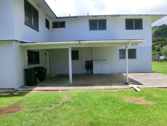 Building Photo - Right in the Heart of Manoa Valley - Fully...