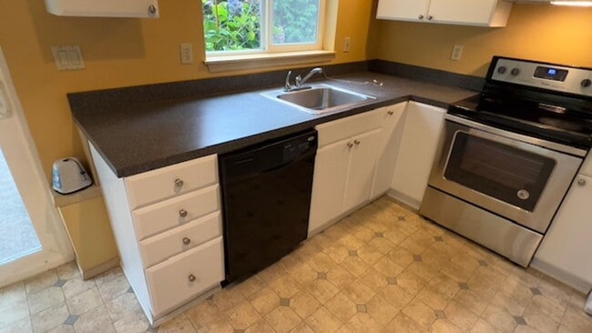 Building Photo - Beautiful 2 Bed 1 Bath MIL Unit near Cedar Grove, Issaquah