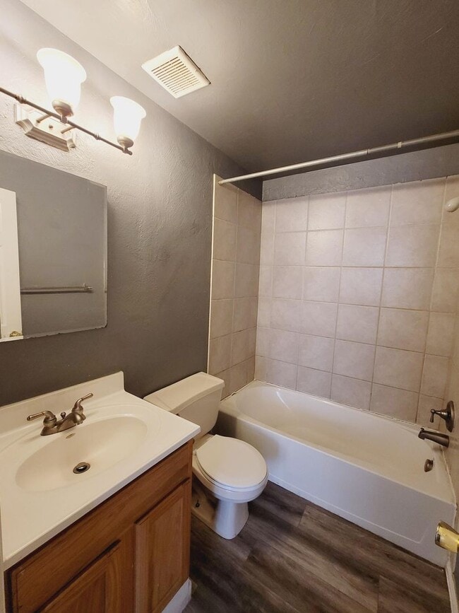 Building Photo - Cozy 2-Bed In Home in Old Colorado City an...