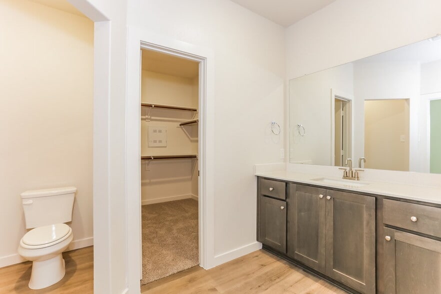 Building Photo - 208 Julian Davis Dr