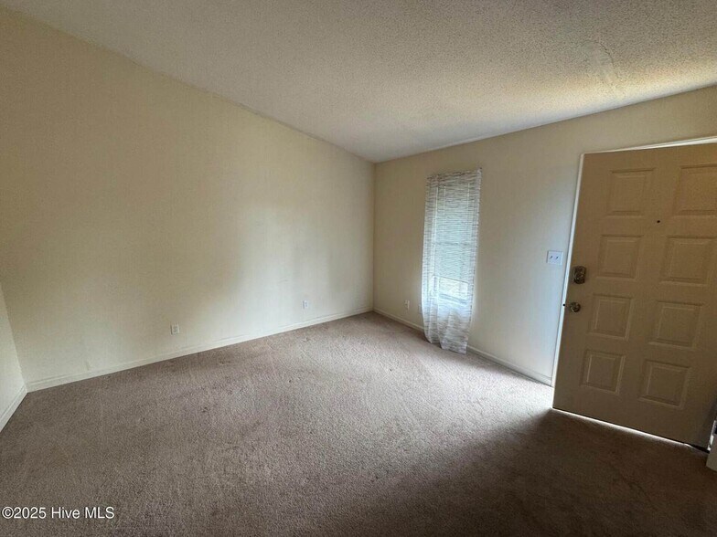 Building Photo - 2536 Flint Dr