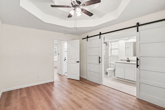 Building Photo - Move In Ready Home with Modern Updates Throughout