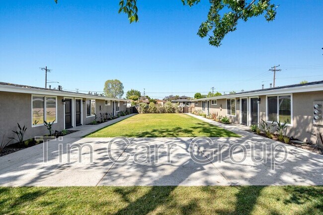 Building Photo - 235 E 18th St