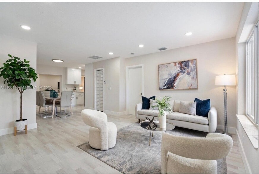 Building Photo - 4220 SW 21st St