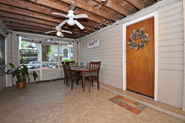 Building Photo - 2 Bedroom, 1 Bath - Lancaster Park /SODO