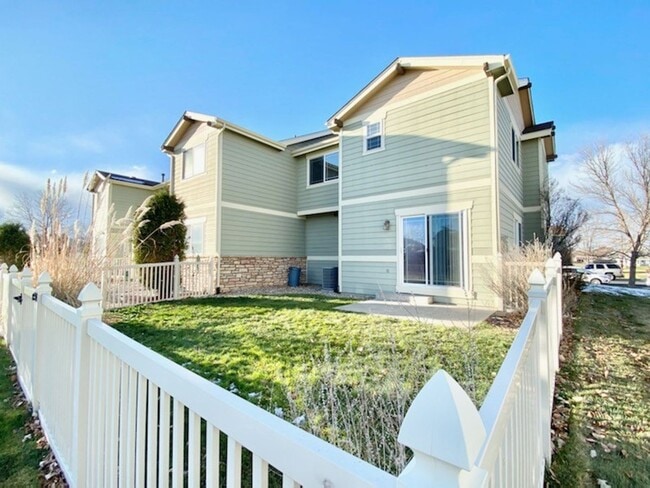 Building Photo - 2 Bedroom, 2.5 Bath Townhome with 2 Car Attached Garage in Fort Collins, Colorado