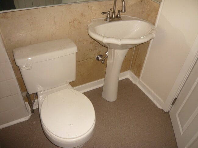 Bathroom - 7004 Loyal Trl