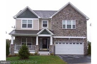 Building Photo - Beautiful and spacious stone-front colonial in sought-after Garrison Woods!
