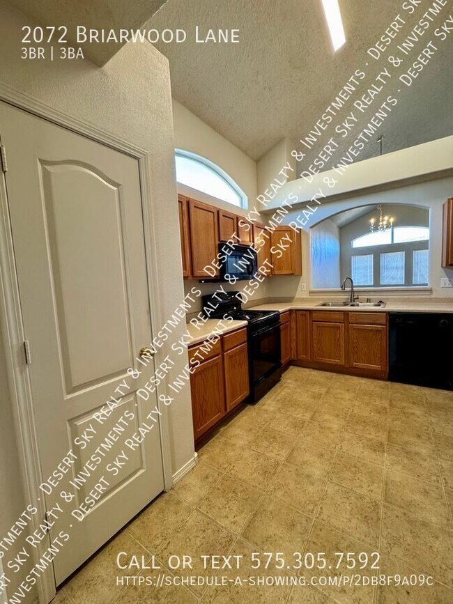 Building Photo - 2072 Briarwood Ln