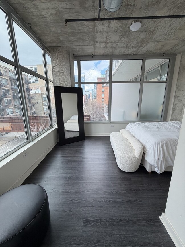 Building Photo - 50 E 16th St