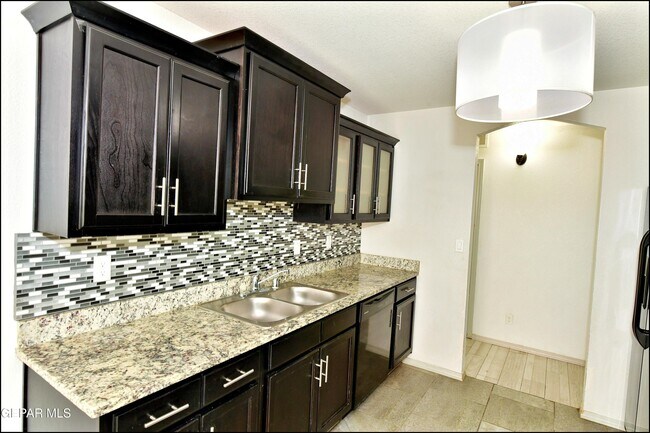 Building Photo - 872 Colbert Shapleigh Pl