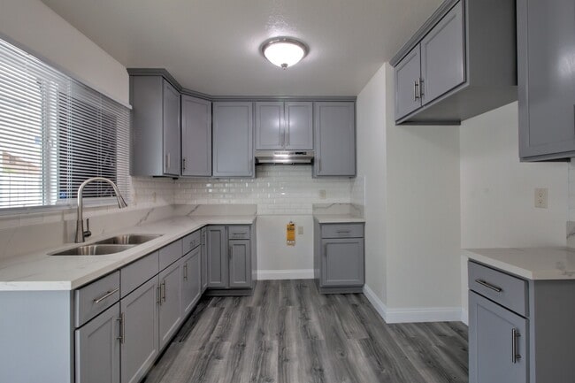 Building Photo - Cozy 3 Bedroom, 2 Bathroom Home by Shandin...