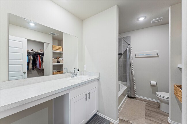 Building Photo - 2034 Brixham Bluff Ln