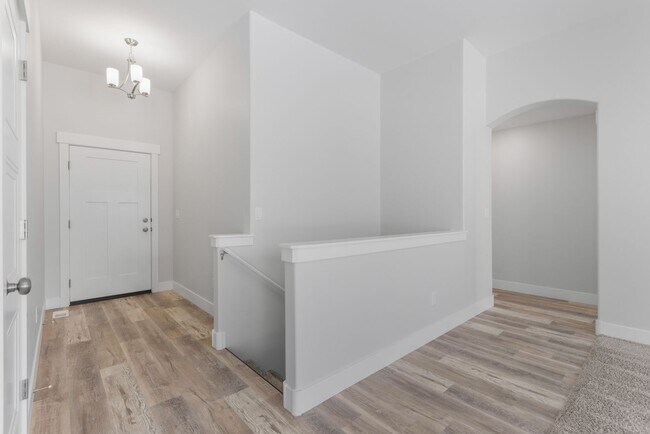 Building Photo - 3 Bed 2 Full Bath home