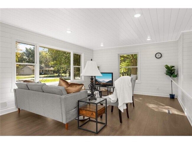 Building Photo - 15240 Kangaroo St NW