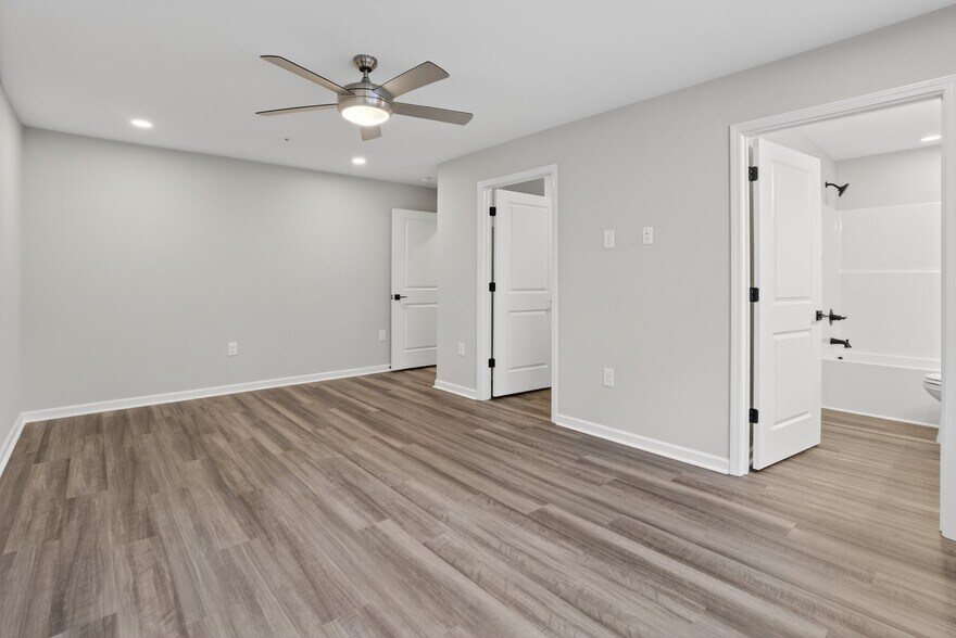 Building Photo - 7055 Hanesbrook Cir