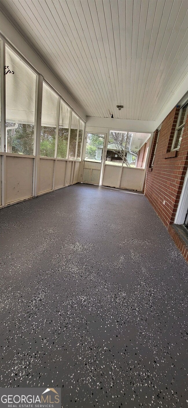 Building Photo - 2835 Lake Harbin Rd