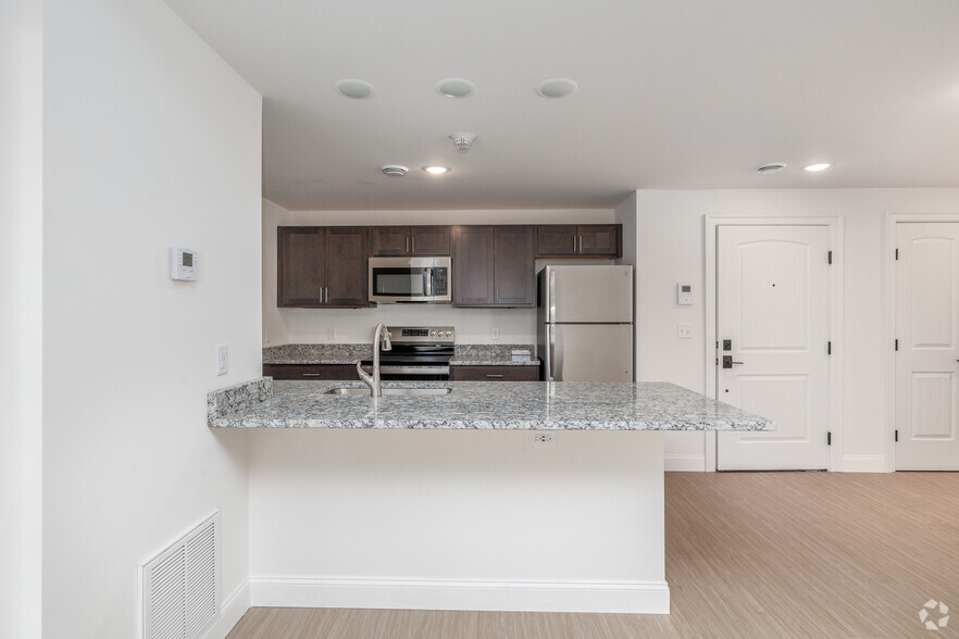 2BR, 2BA - 1,280SF - Dining Area - The Residences at LeMoyne Manor
