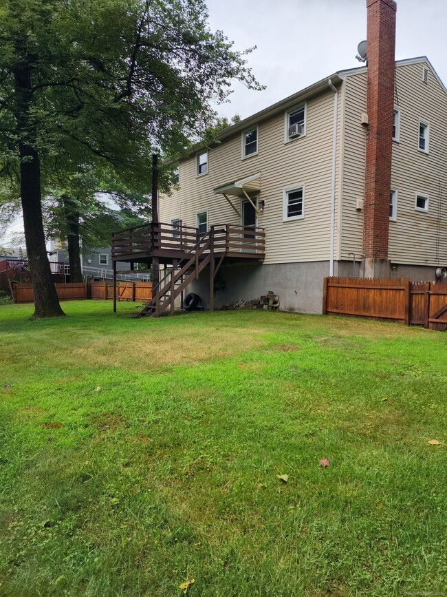 Building Photo - 14 Lownds Dr