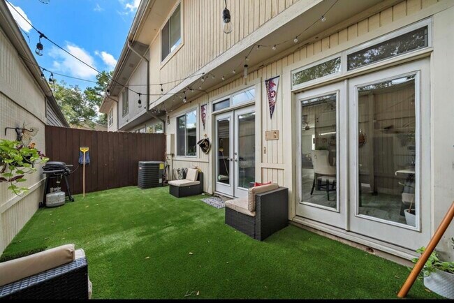 Building Photo - 15167 Kimberley Ct