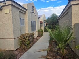 Building Photo - 413 Mill Hollow Rd