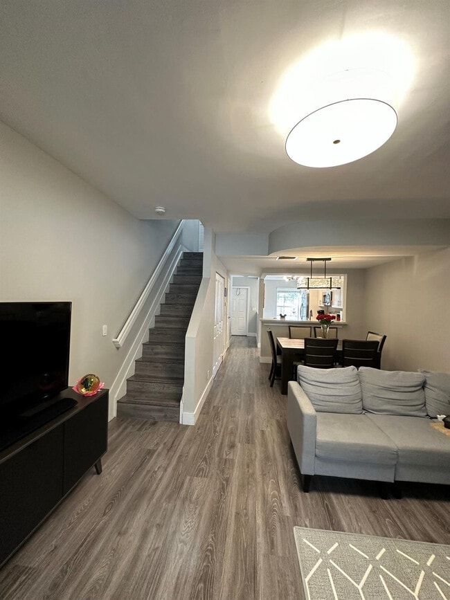 Building Photo - 4912 SW 31st Terrace