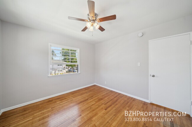Building Photo - 5301 1/2 Vantage Ave-5301.5