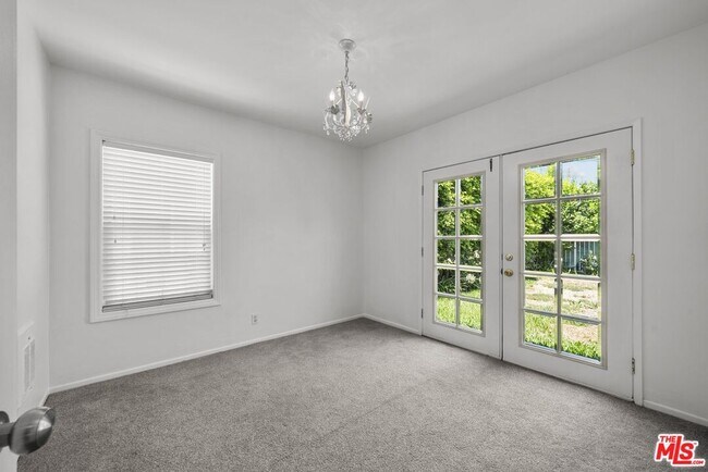 Building Photo - 923 W Orange Grove Ave