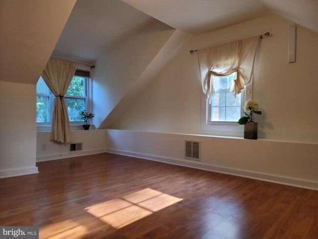 Building Photo - 1015 Veirs Mill Rd