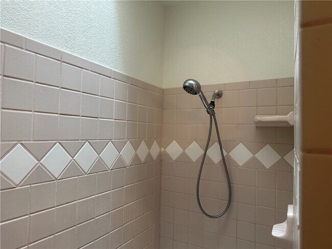 Building Photo - 2100 E Crystal Dr