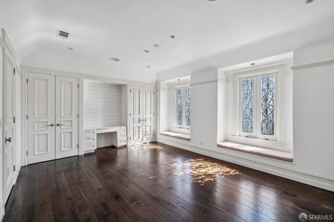 Building Photo - 2336 Broadway