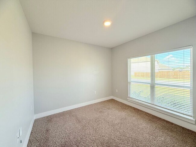 Building Photo - 5753 Danbury Blvd