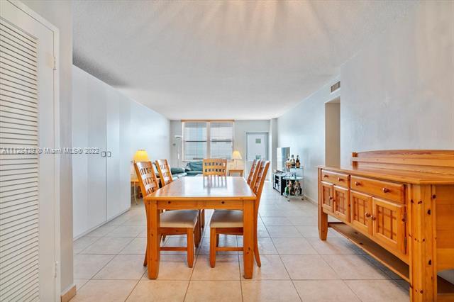 Building Photo - 9225 Collins Ave